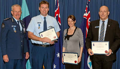 Police Commissioner Bob Atkinson and Assistant Commissioner for Southern Region Steve Gollschewski (right) present the winning award to Warwick Police Senior Sergeant Stewart Day and Senior Constable Sarah Ellis. Police Commissioner Bob Atkinson and Assistant Commissioner for Southern Region Steve Gollschewski (right) present the winning award to Warwick Police Senior Sergeant Stewart Day and Senior Constable Sarah Ellis.